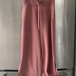 Lululemon soft ambition crop